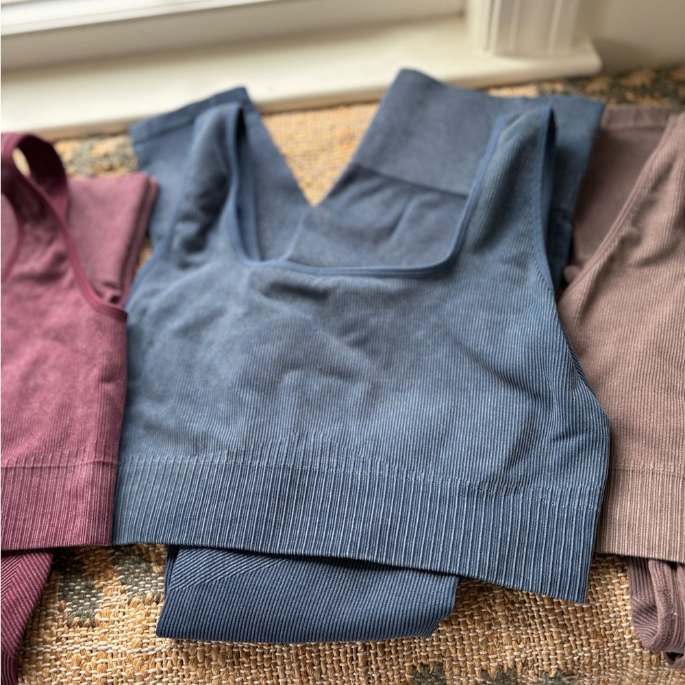 4 like new sets-JoyLab ribbed seamless sets - Picture 3 of 6